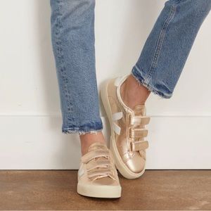 Veja Recife Logo Sneaker in Platine/White sz 40EU/9US New in Box